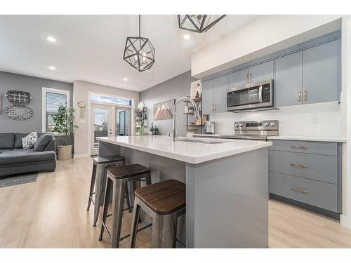 3-57 Aquitania Circle West, Lethbridge, AB - Indoor Photo Showing Kitchen With Upgraded Kitchen