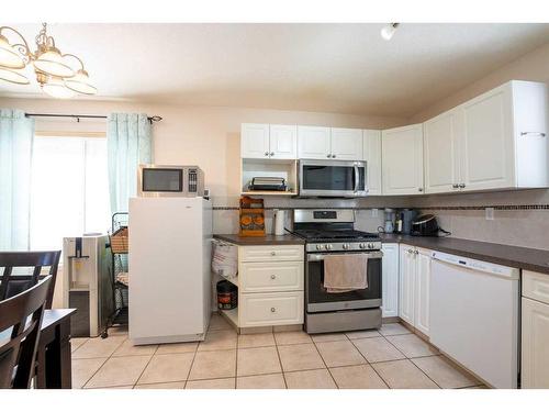 154 Jerry Potts Boulevard West, Lethbridge, AB - Indoor Photo Showing Kitchen