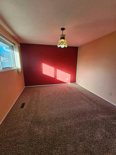 308 3 Avenue Ne, Milk River, AB - Indoor Photo Showing Other Room