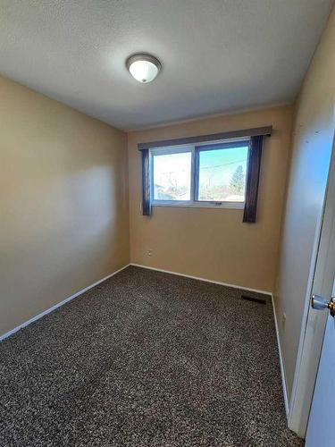 308 3 Avenue Ne, Milk River, AB - Indoor Photo Showing Other Room