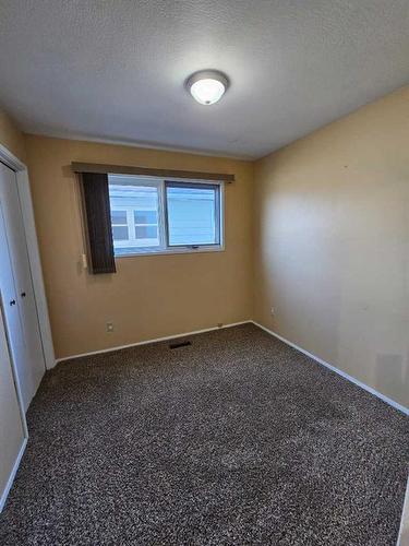 308 3 Avenue Ne, Milk River, AB - Indoor Photo Showing Other Room