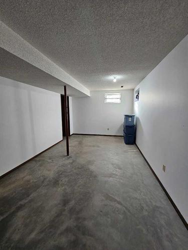 308 3 Avenue Ne, Milk River, AB - Indoor Photo Showing Other Room