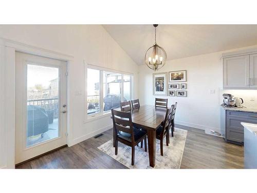 697 Sixmile Crescent South, Lethbridge, AB - Indoor Photo Showing Dining Room