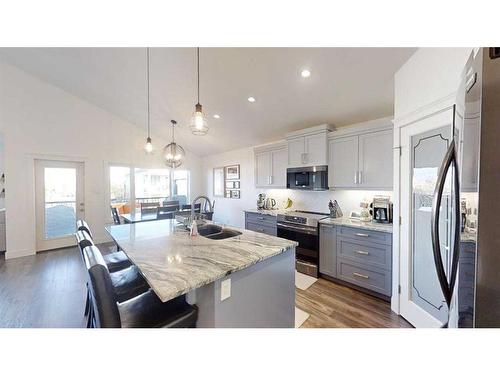 697 Sixmile Crescent South, Lethbridge, AB - Indoor Photo Showing Kitchen With Double Sink With Upgraded Kitchen