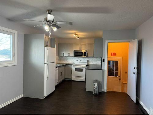 690 Florence Street, Pincher Creek, AB - Indoor Photo Showing Kitchen