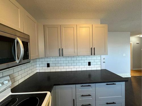 690 Florence Street, Pincher Creek, AB - Indoor Photo Showing Kitchen