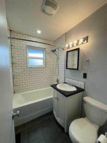 690 Florence Street, Pincher Creek, AB - Indoor Photo Showing Bathroom