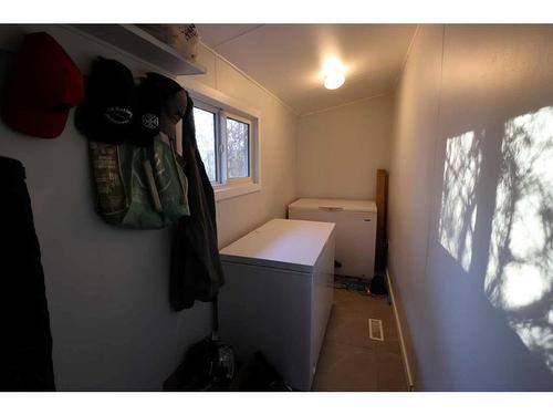 2311 22 Ave, Coaldale, AB - Indoor Photo Showing Laundry Room