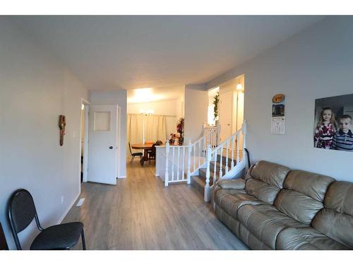 2311 22 Ave, Coaldale, AB - Indoor Photo Showing Living Room