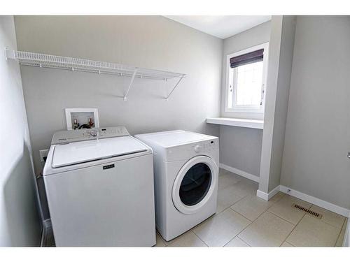 493 Devonia Way West, Lethbridge, AB - Indoor Photo Showing Laundry Room