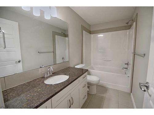 493 Devonia Way West, Lethbridge, AB - Indoor Photo Showing Bathroom