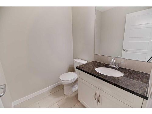 493 Devonia Way West, Lethbridge, AB - Indoor Photo Showing Bathroom