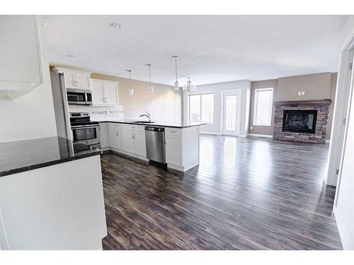 493 Devonia Way West, Lethbridge, AB - Indoor Photo Showing Kitchen With Upgraded Kitchen