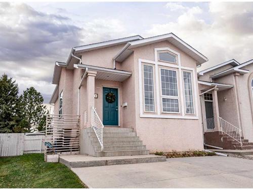 10 Athabasca Way West, Lethbridge, AB - Outdoor With Facade