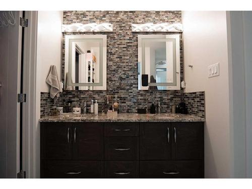 361 Rivergrove Chase West, Lethbridge, AB - Indoor Photo Showing Bathroom