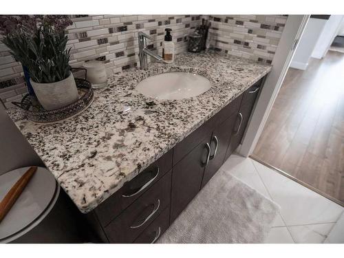 361 Rivergrove Chase West, Lethbridge, AB - Indoor Photo Showing Bathroom