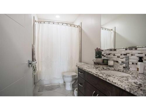 361 Rivergrove Chase West, Lethbridge, AB - Indoor Photo Showing Bathroom