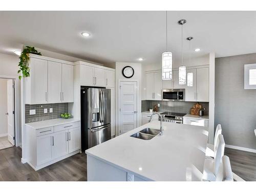 91 Riverford Close West, Lethbridge, AB - Indoor Photo Showing Kitchen With Stainless Steel Kitchen With Double Sink With Upgraded Kitchen