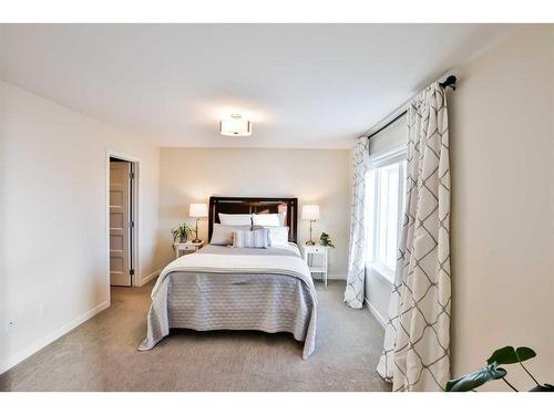 91 Riverford Close West, Lethbridge, AB - Indoor Photo Showing Bedroom