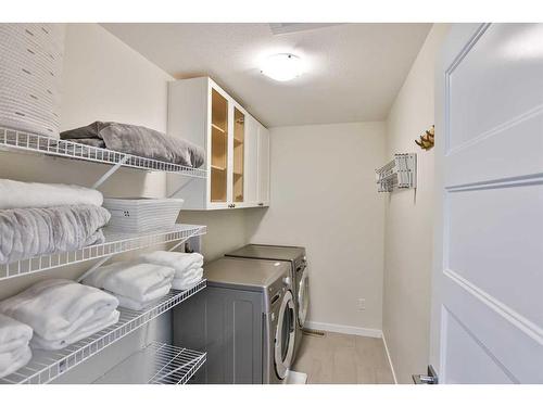 91 Riverford Close West, Lethbridge, AB - Indoor Photo Showing Laundry Room