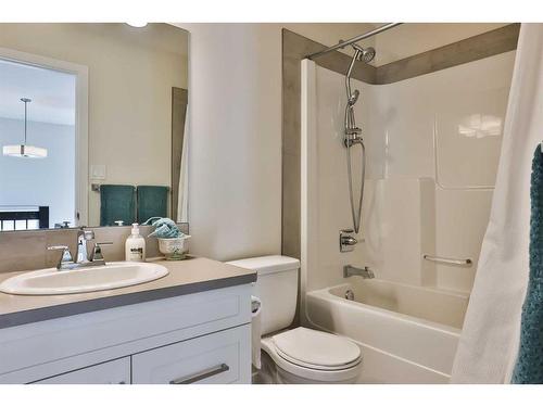 91 Riverford Close West, Lethbridge, AB - Indoor Photo Showing Bathroom