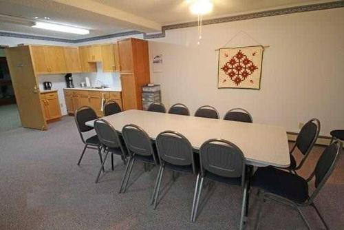 122-20 3 Street, Lethbridge, AB - Indoor Photo Showing Dining Room