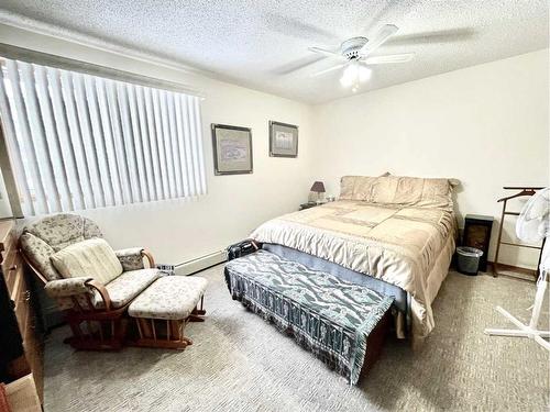 122-20 3 Street, Lethbridge, AB - Indoor Photo Showing Bedroom