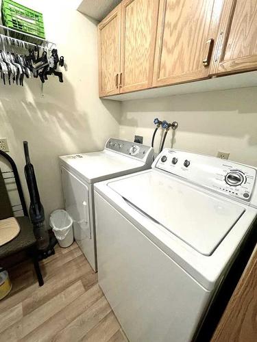 122-20 3 Street, Lethbridge, AB - Indoor Photo Showing Laundry Room