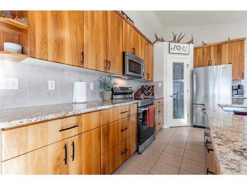 3203 22 Street, Coaldale, AB - Indoor Photo Showing Kitchen