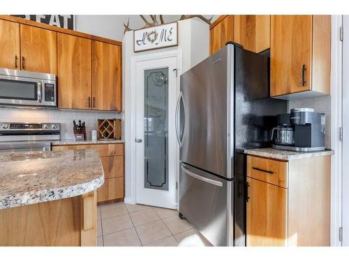 3203 22 Street, Coaldale, AB - Indoor Photo Showing Kitchen