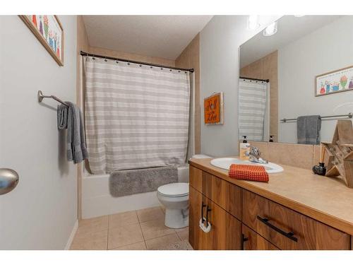 3203 22 Street, Coaldale, AB - Indoor Photo Showing Bathroom