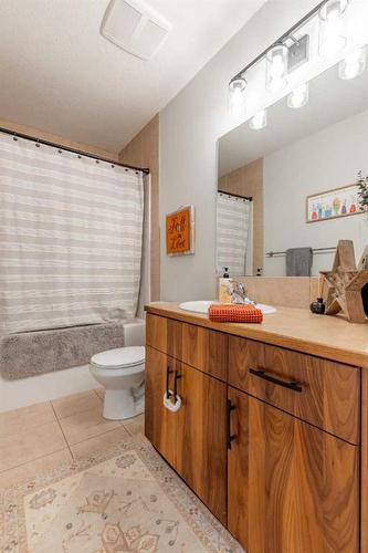 3203 22 Street, Coaldale, AB - Indoor Photo Showing Bathroom