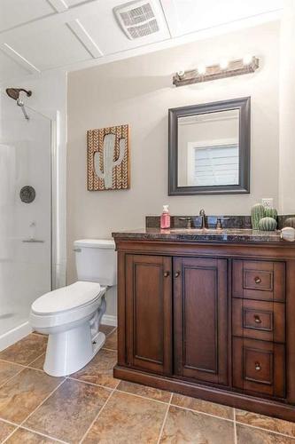 3203 22 Street, Coaldale, AB - Indoor Photo Showing Bathroom