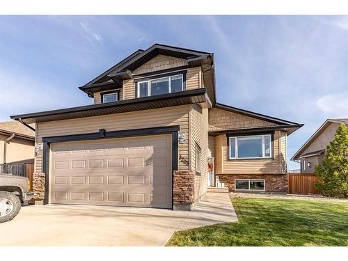 3203 22 Street, Coaldale, AB - Outdoor