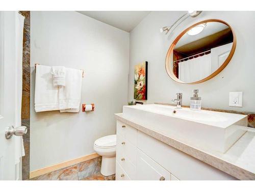 305 1St Avenue, Beaver Mines, AB - Indoor Photo Showing Bathroom