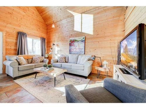 305 1St Avenue, Beaver Mines, AB - Indoor Photo Showing Living Room