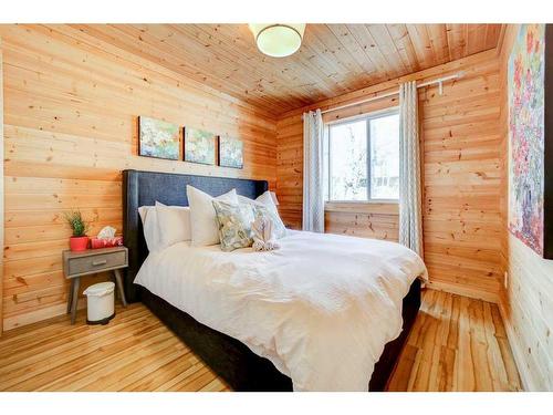 305 1St Avenue, Beaver Mines, AB - Indoor Photo Showing Bedroom