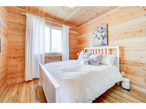 305 1St Avenue, Beaver Mines, AB - Indoor Photo Showing Bedroom