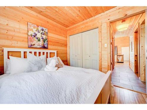 305 1St Avenue, Beaver Mines, AB - Indoor Photo Showing Bedroom