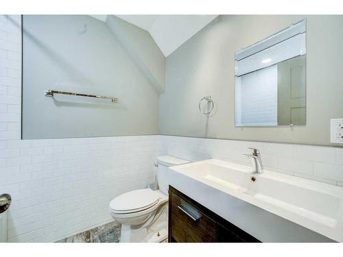 305 1St Avenue, Beaver Mines, AB - Indoor Photo Showing Bathroom