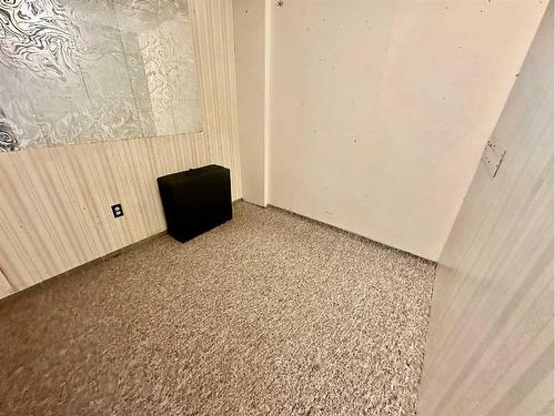 1822 13 Avenue South, Lethbridge, AB - Indoor Photo Showing Other Room