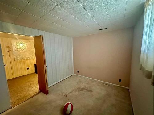 1822 13 Avenue South, Lethbridge, AB - Indoor Photo Showing Other Room