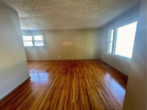 1822 13 Avenue South, Lethbridge, AB - Indoor Photo Showing Other Room