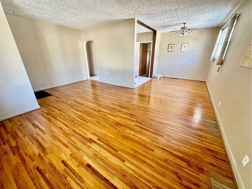 1822 13 Avenue South, Lethbridge, AB - Indoor Photo Showing Other Room