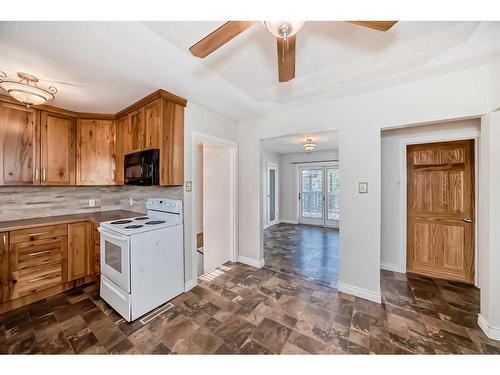 1014 19 Street North, Lethbridge, AB - Indoor Photo Showing Kitchen