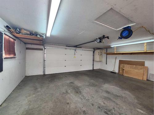 1014 19 Street North, Lethbridge, AB - Indoor Photo Showing Garage