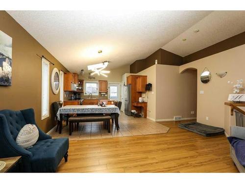 203 Grand River Boulevard West, Lethbridge, AB - Indoor Photo Showing Living Room