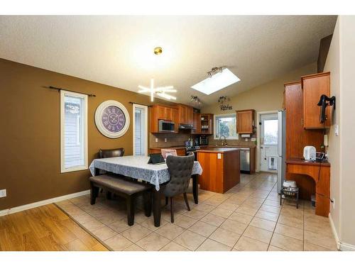 203 Grand River Boulevard West, Lethbridge, AB - Indoor