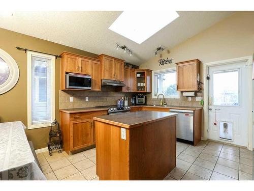 203 Grand River Boulevard West, Lethbridge, AB - Indoor Photo Showing Kitchen With Double Sink