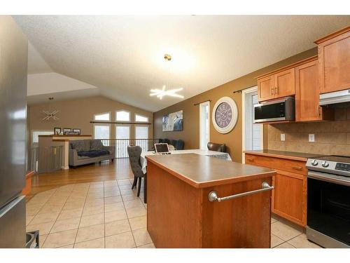 203 Grand River Boulevard West, Lethbridge, AB - Indoor Photo Showing Kitchen